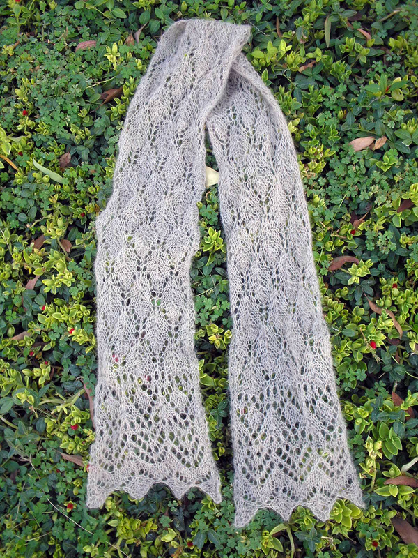 Avery Scarf knitting pattern by Cassie Castillo. 