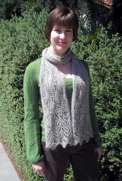 Avery Scarf knitting pattern by Cassie Castillo. 