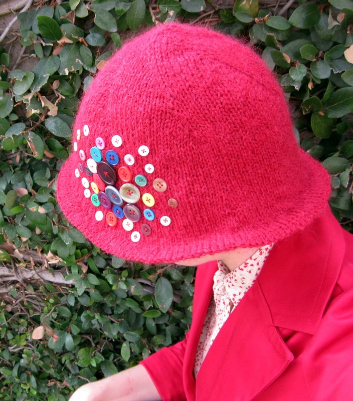 Button Box cloche hat knitting pattern by Cassie Castillo